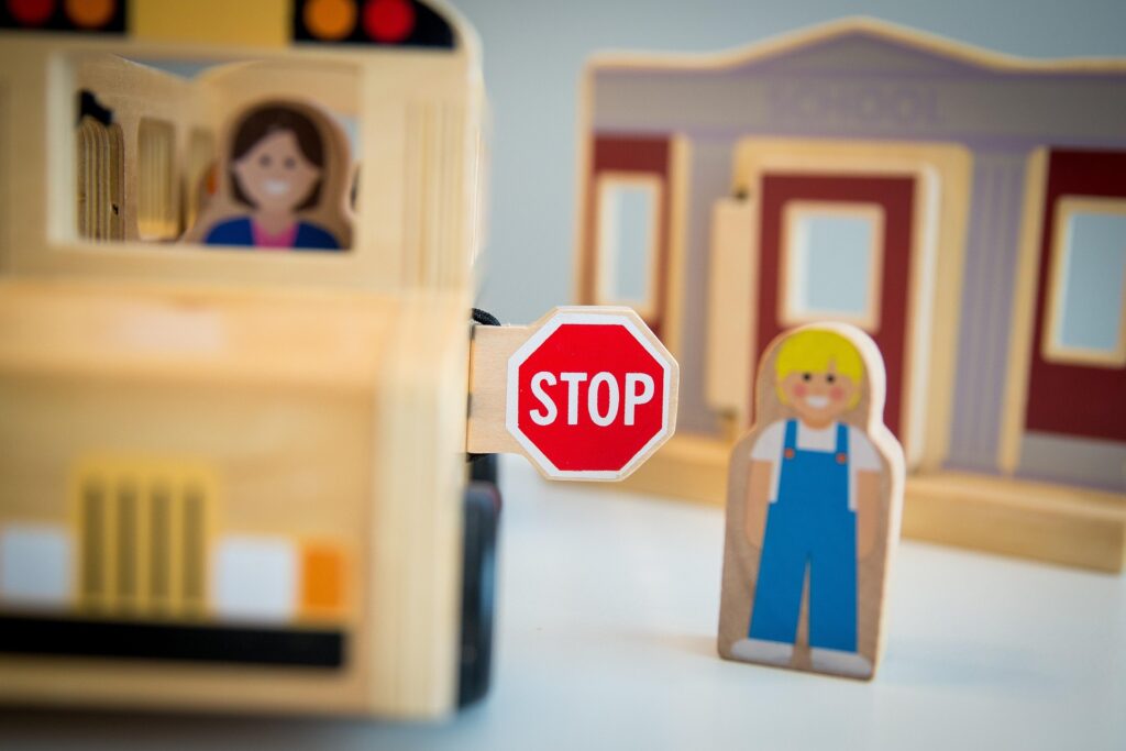 La parada: primer paso de seguridad en transporte escolar
