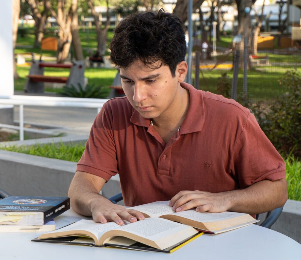 Becas y ayudas